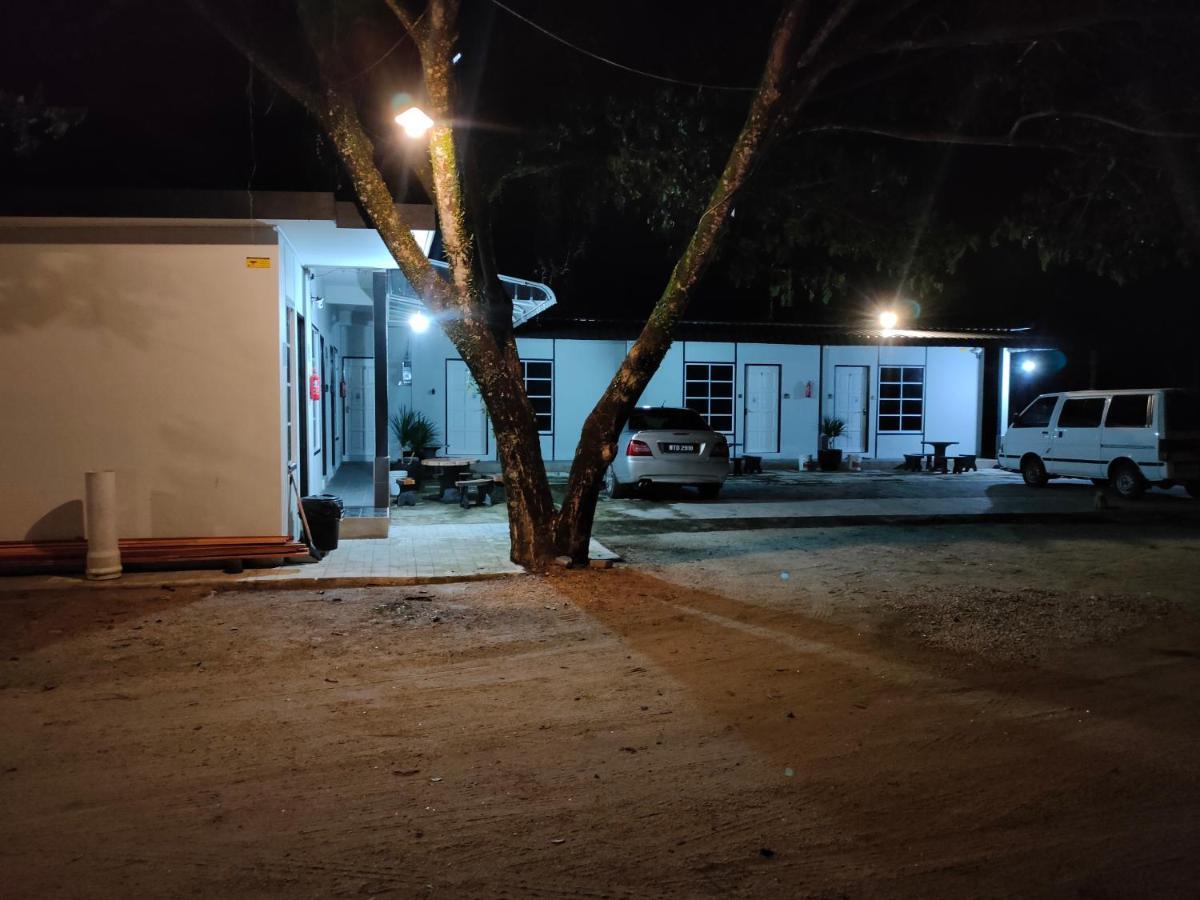 Aleesa Roomstay Pasir Puteh Luaran gambar