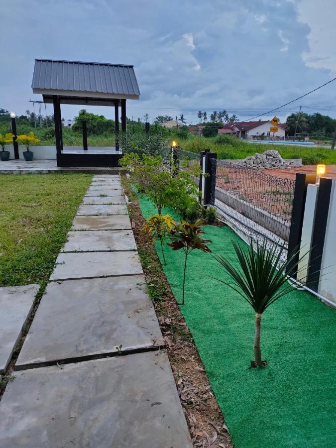 Aleesa Roomstay Pasir Puteh Luaran gambar