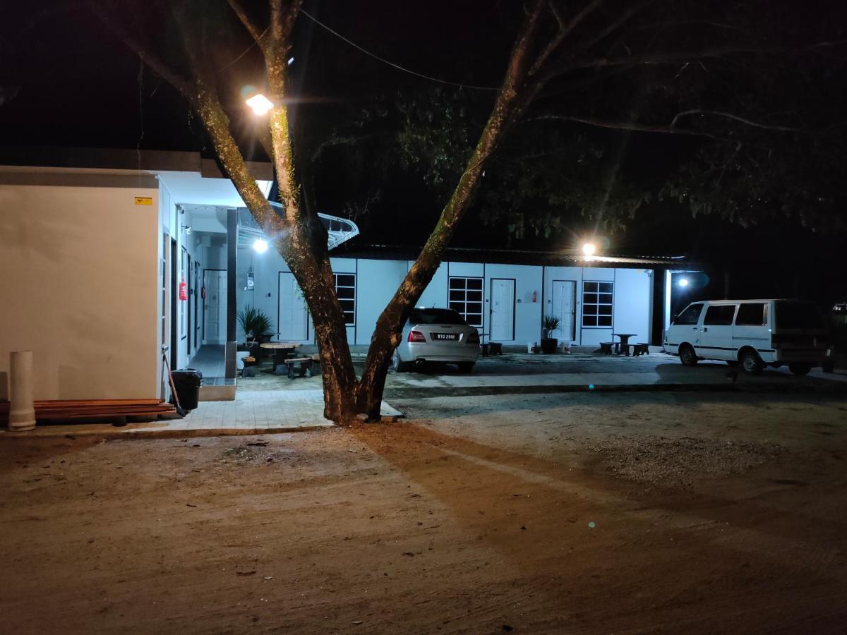 Aleesa Roomstay Pasir Puteh Luaran gambar
