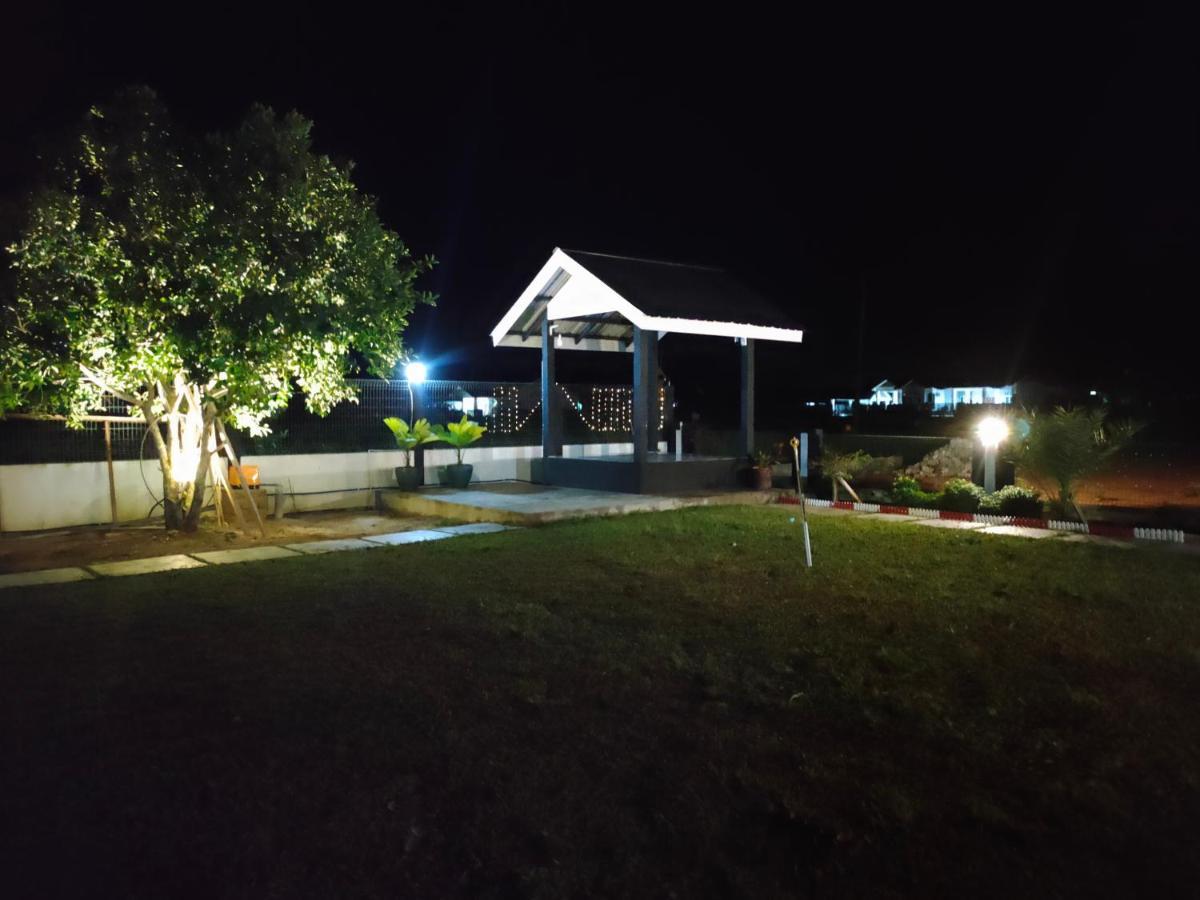 Aleesa Roomstay Pasir Puteh Luaran gambar