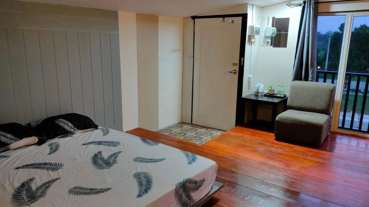 Aleesa Roomstay Pasir Puteh Luaran gambar