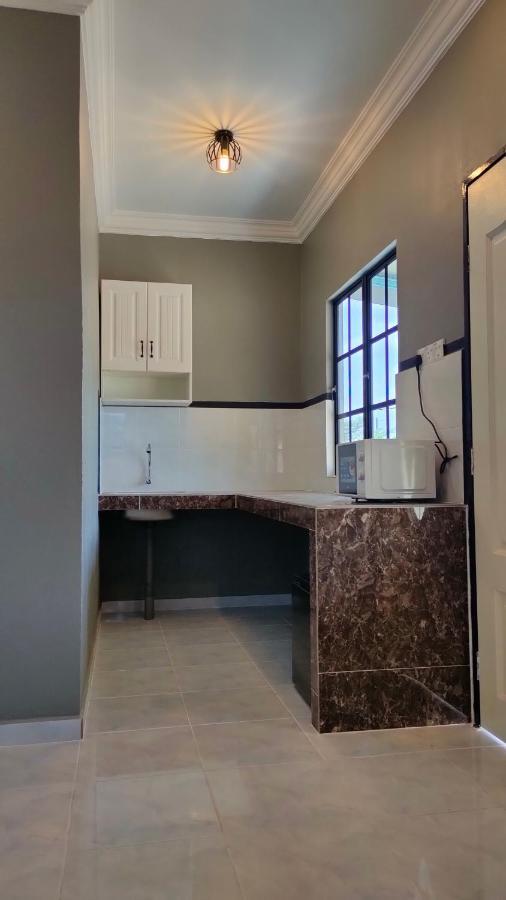 Aleesa Roomstay Pasir Puteh Luaran gambar